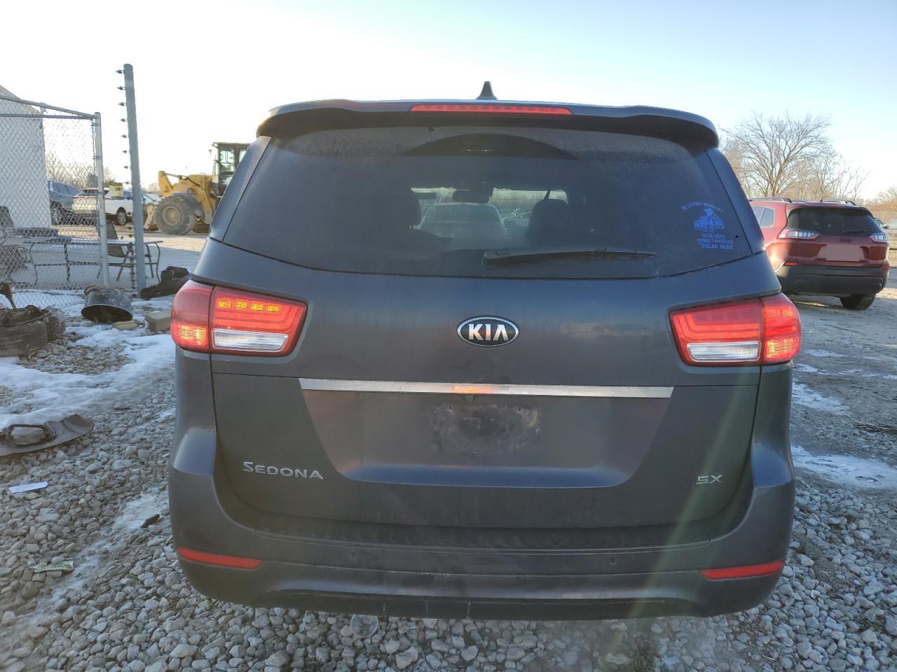2016 Kia Sedona - Image 6