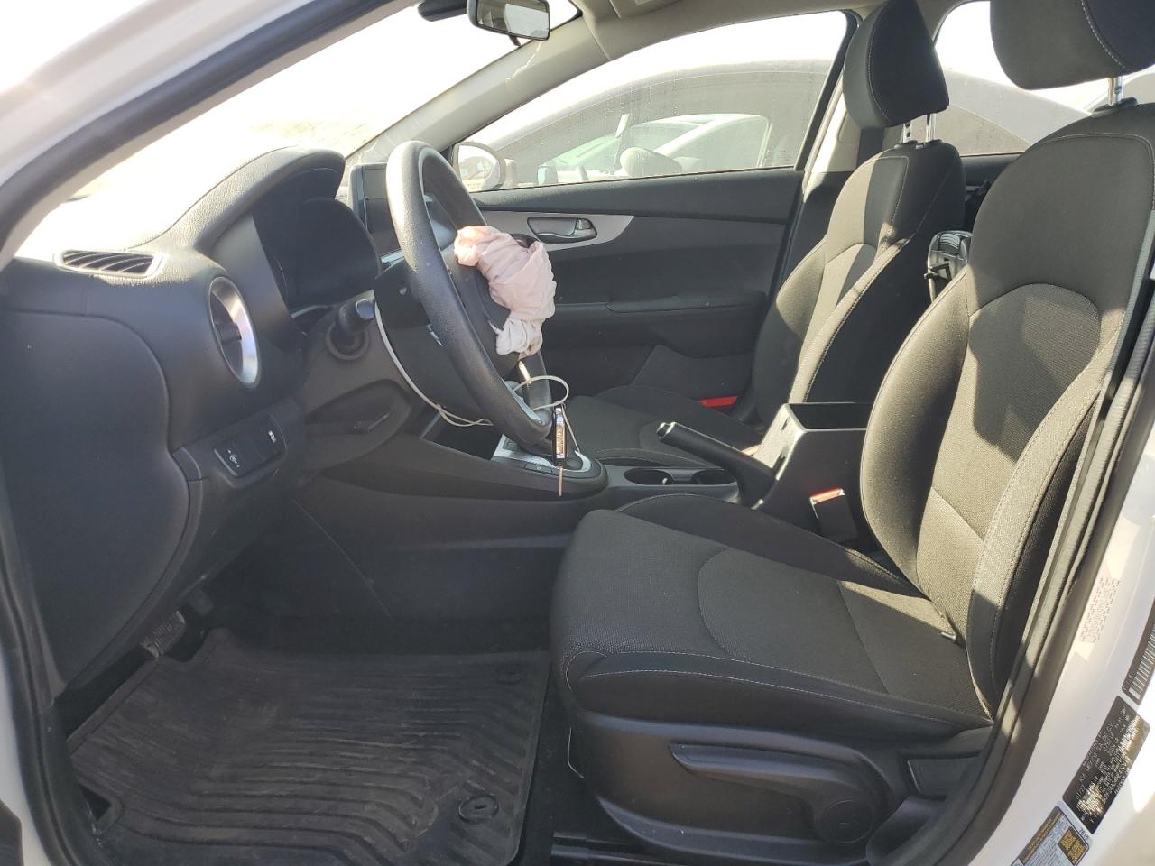 2022 Kia Forte - Image 7