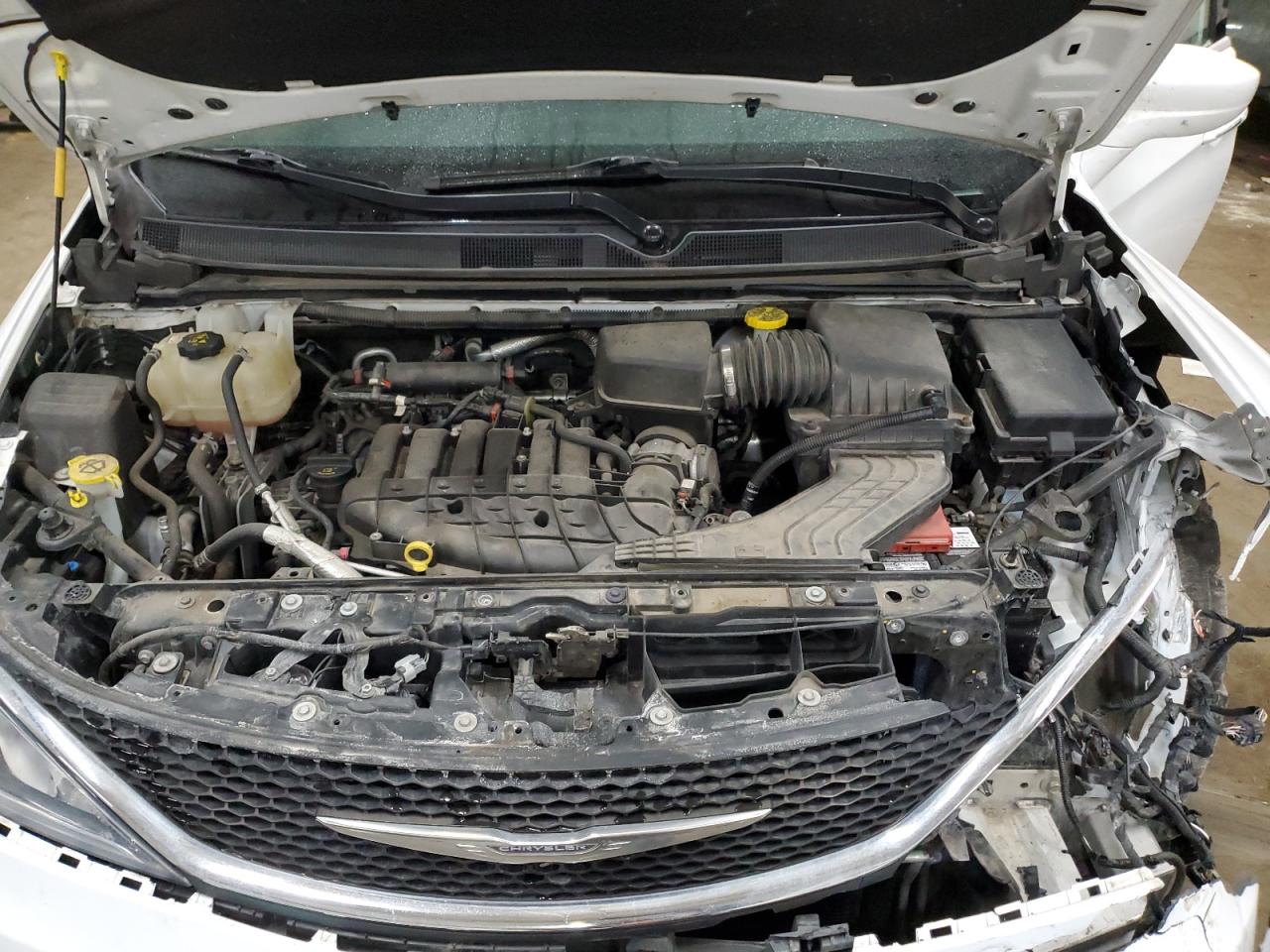 2017 Chrysler Pacifica - Image 12
