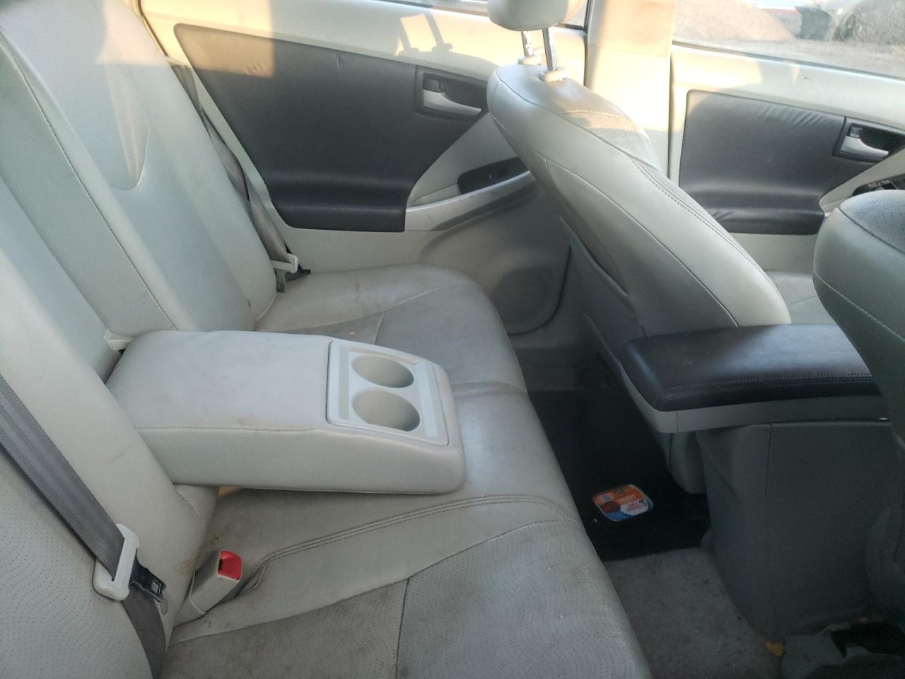 2010 Toyota Prius - Image 10