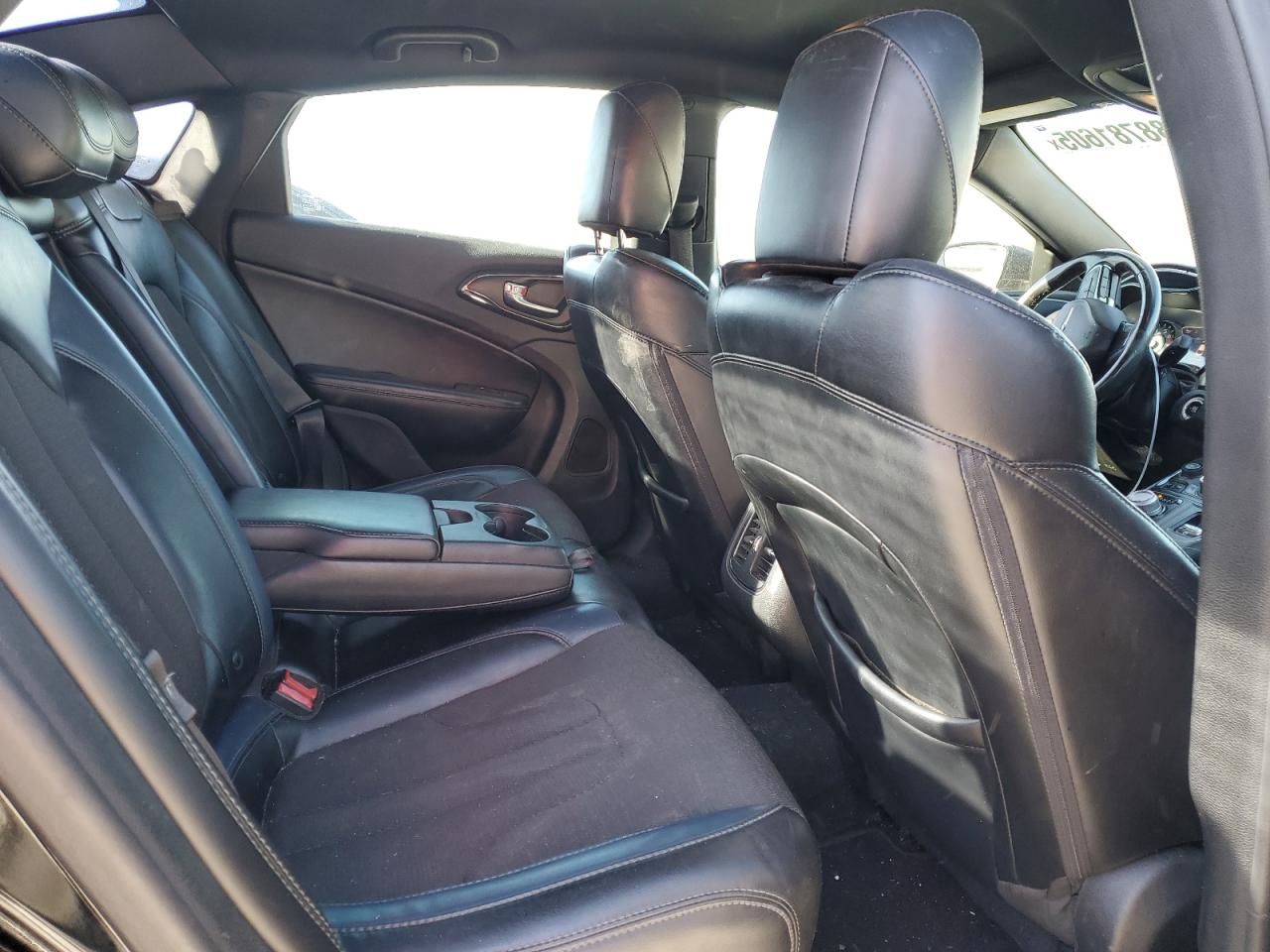 2015 Chrysler 200 - Image 10