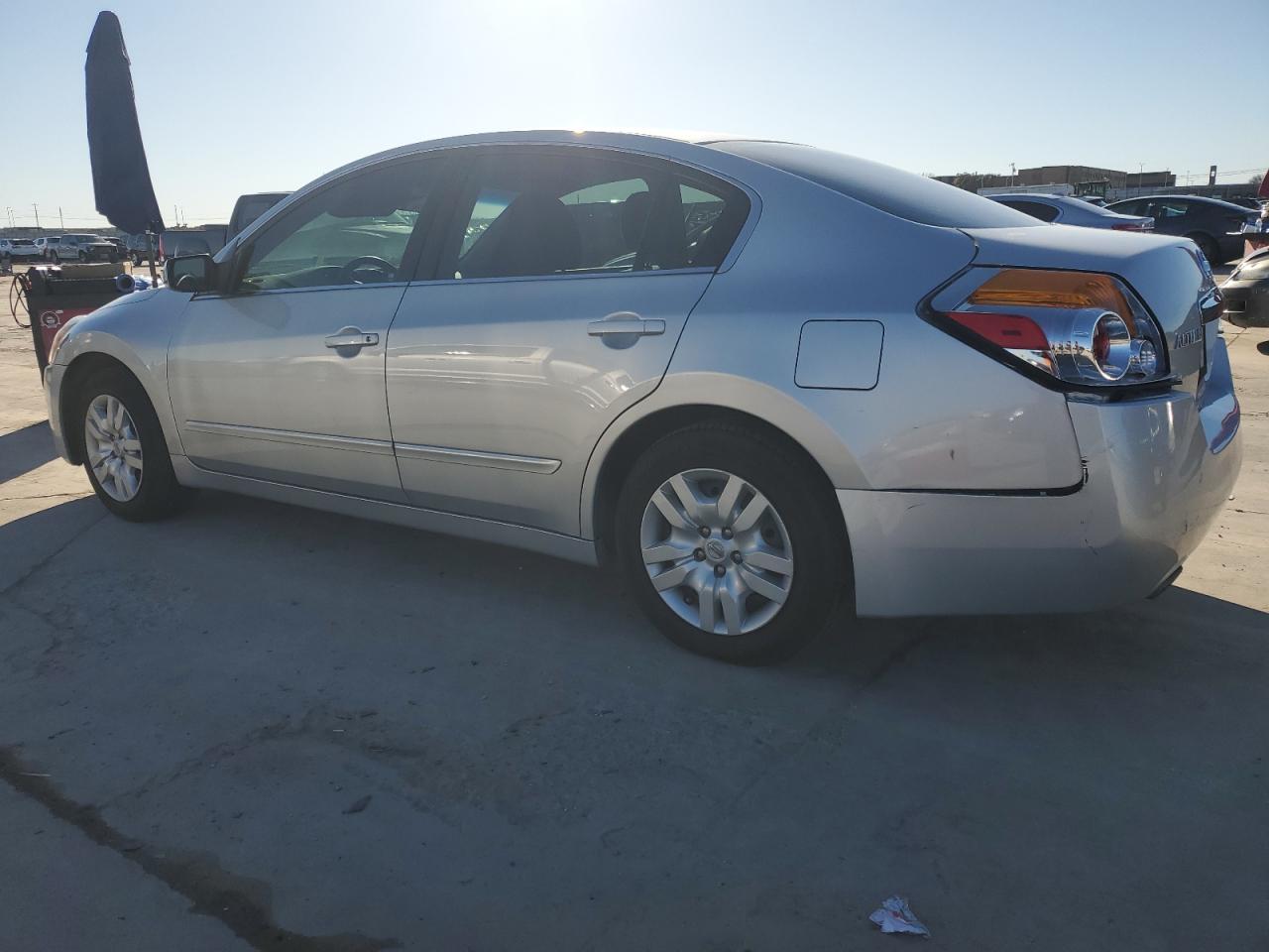 2010 Nissan Altima - Image 2