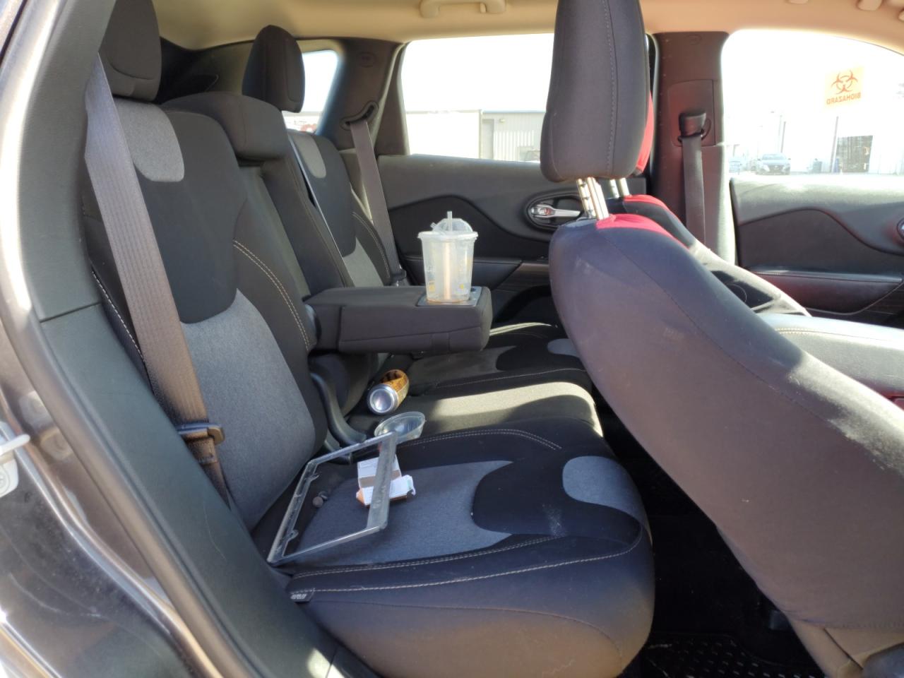 2016 Jeep Grand Cherokee - Image 11