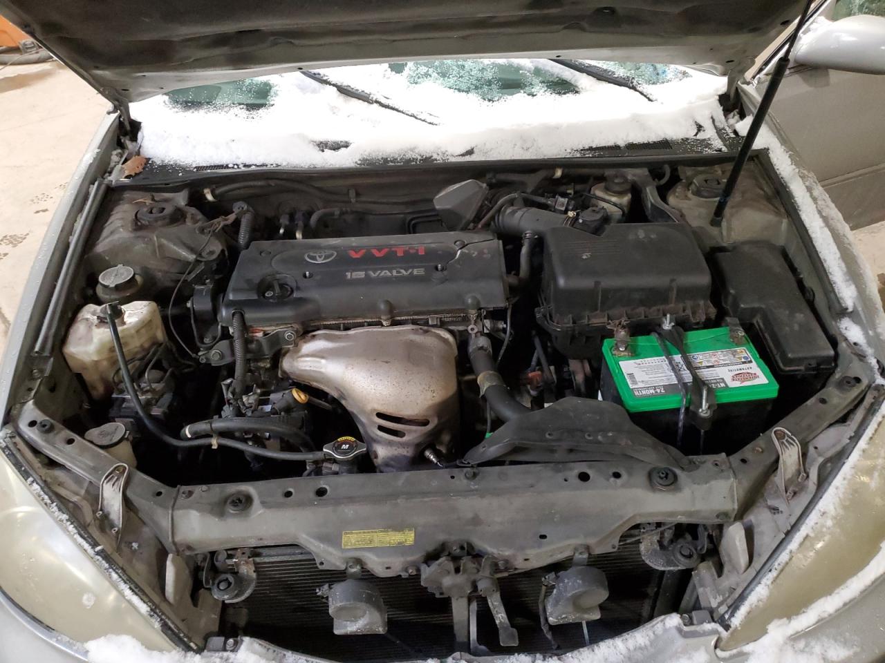 2004 Toyota Camry - Image 12