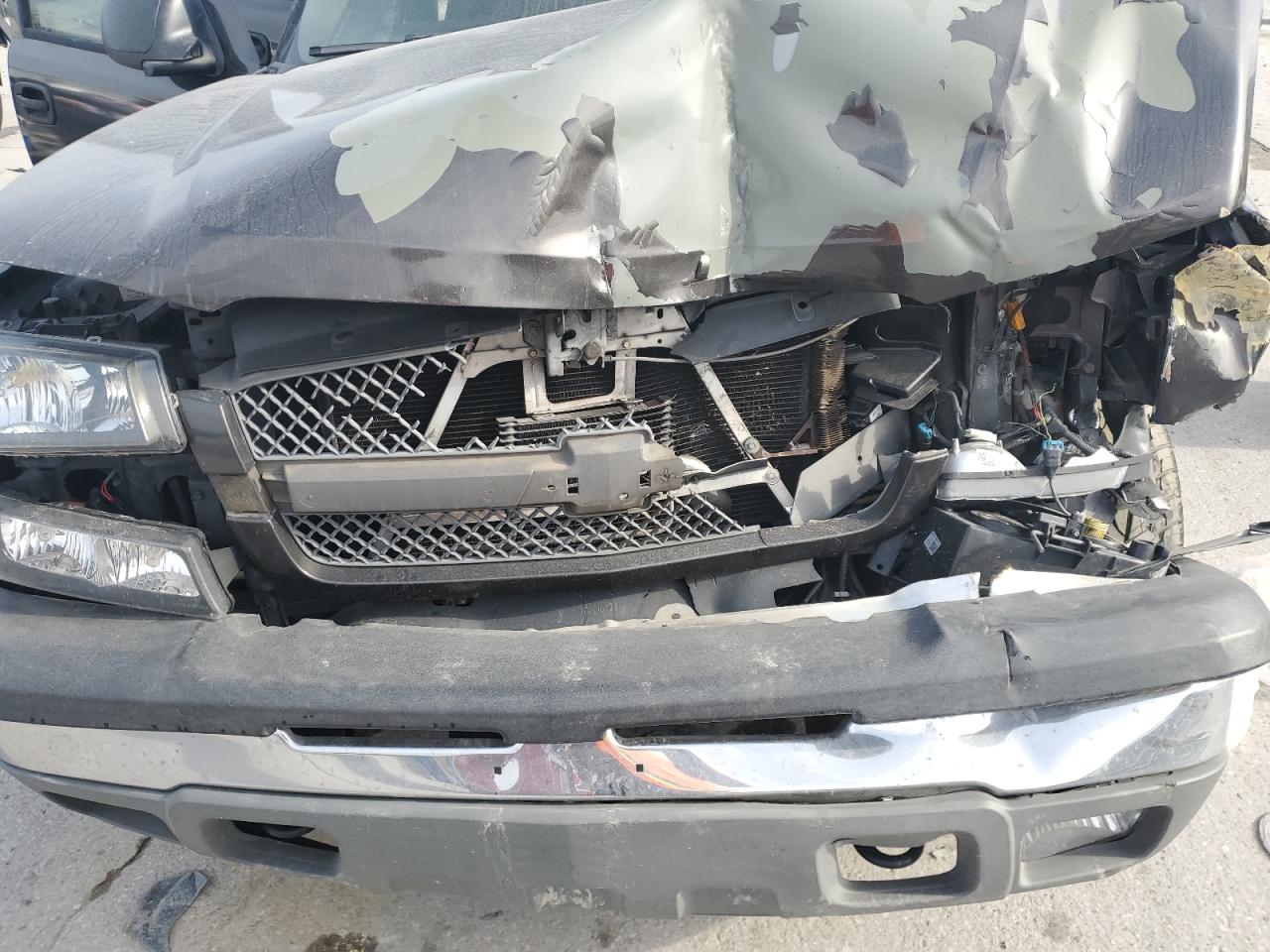 2004 Chevrolet Silverado - Image 12