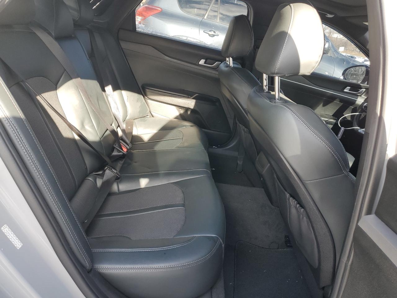 2022 Kia K5 - Image 10