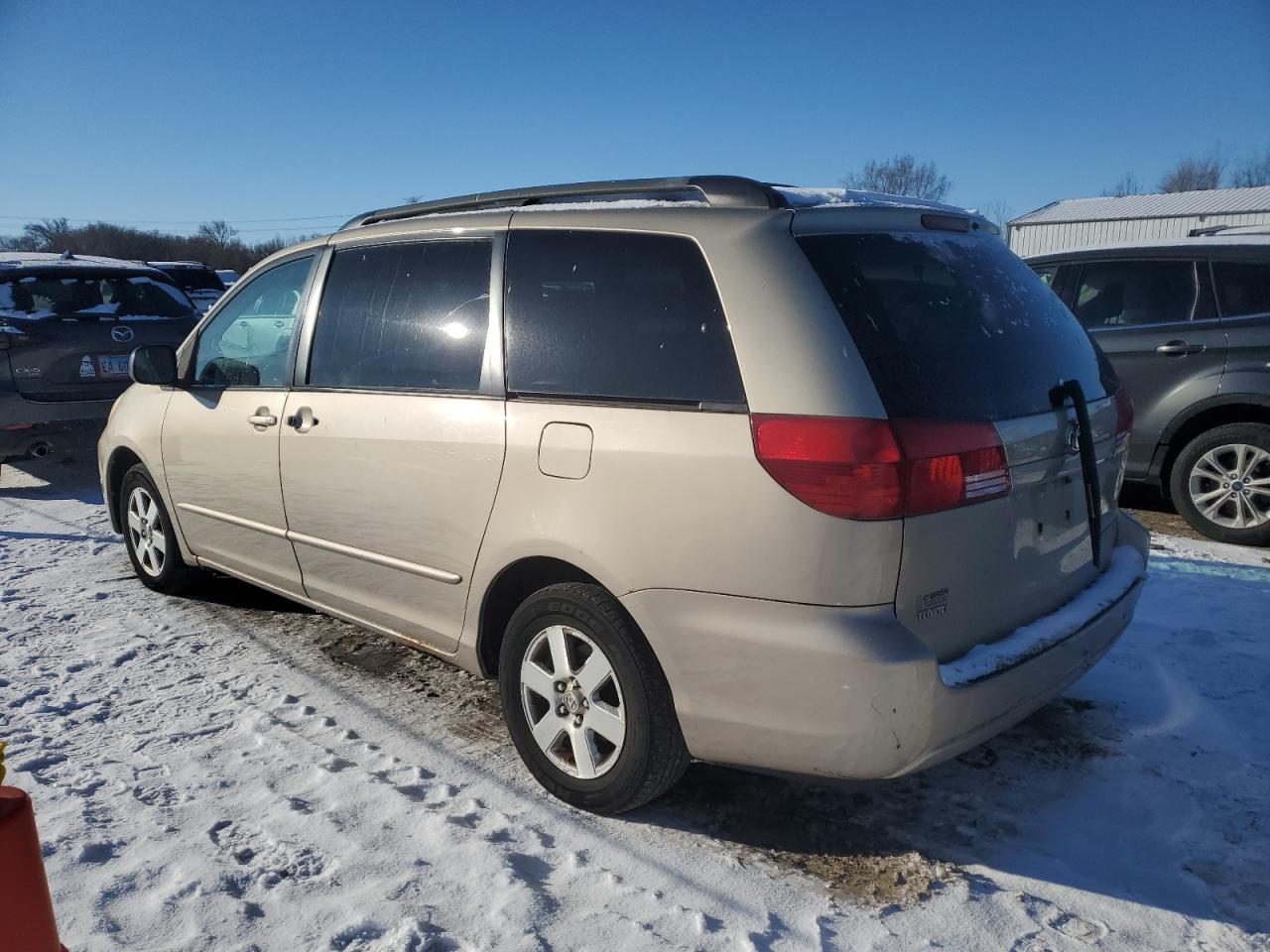 2004 Toyota Sienna - Image 2