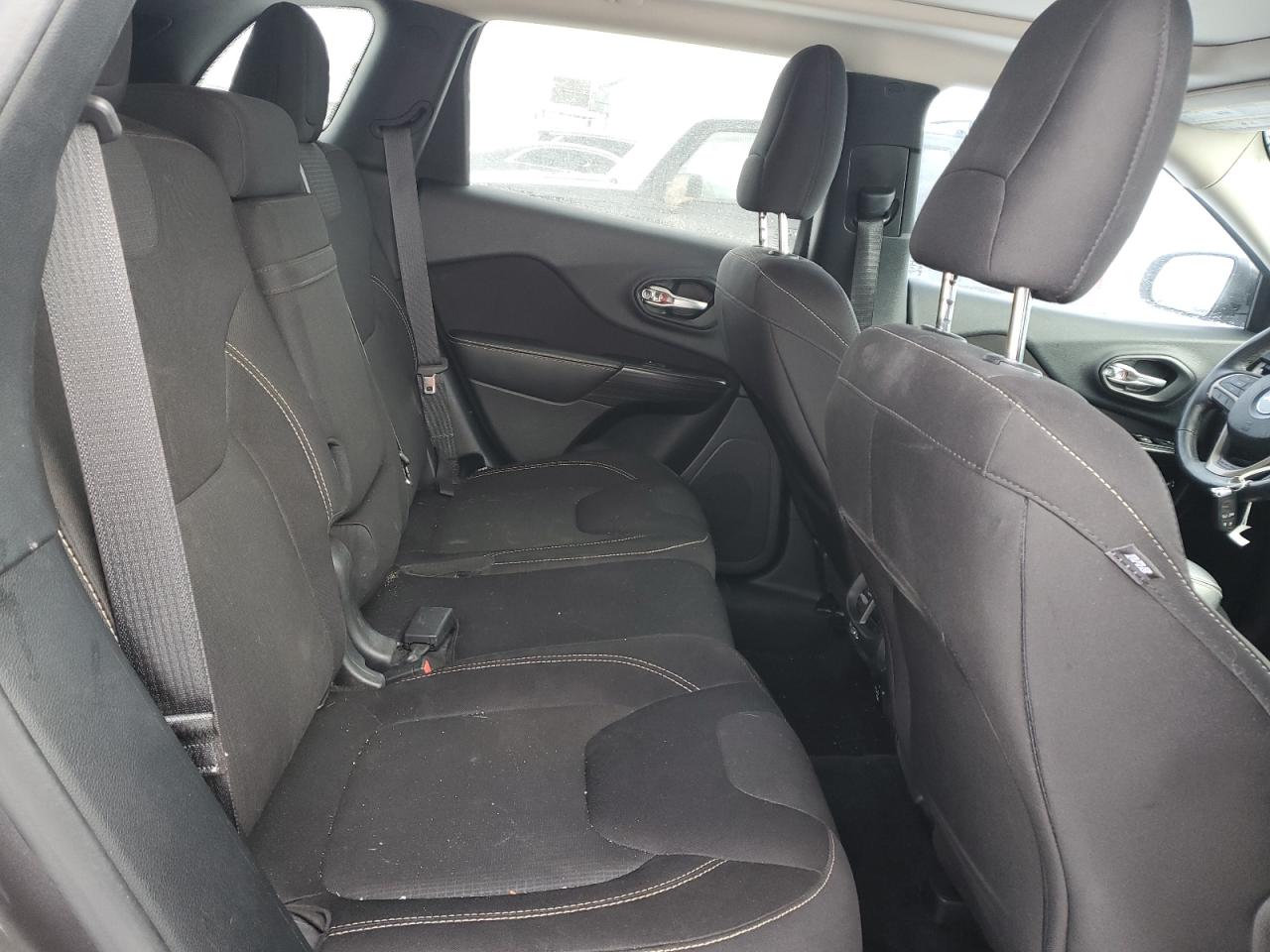 2015 Jeep Grand Cherokee - Image 10