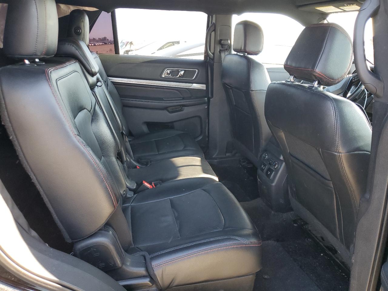 2016 Ford Explorer - Image 10