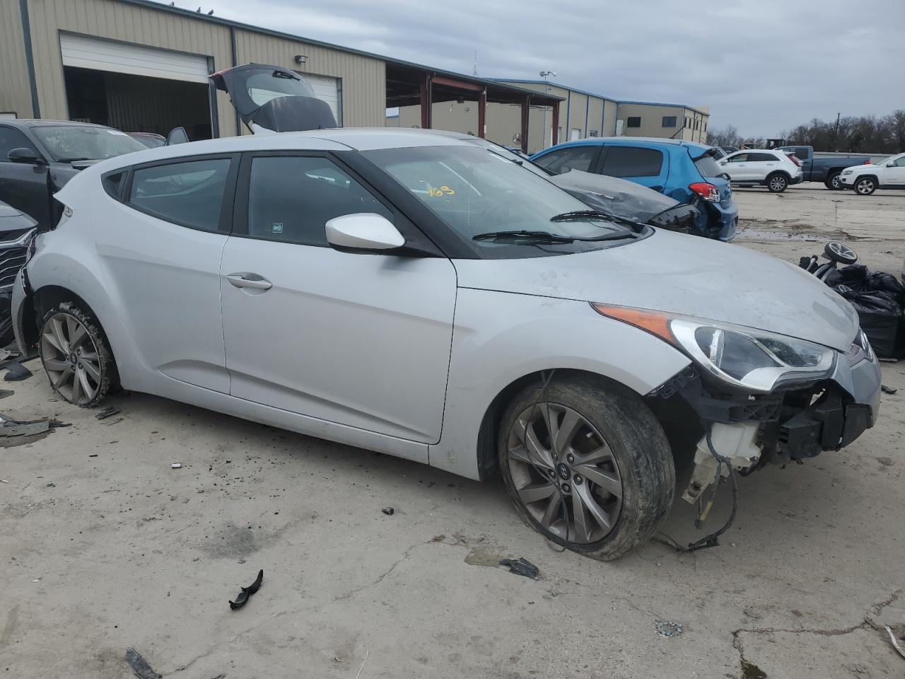 VIN KMHTC6AD6GU298223 2016 HYUNDAI VELOSTER no.4