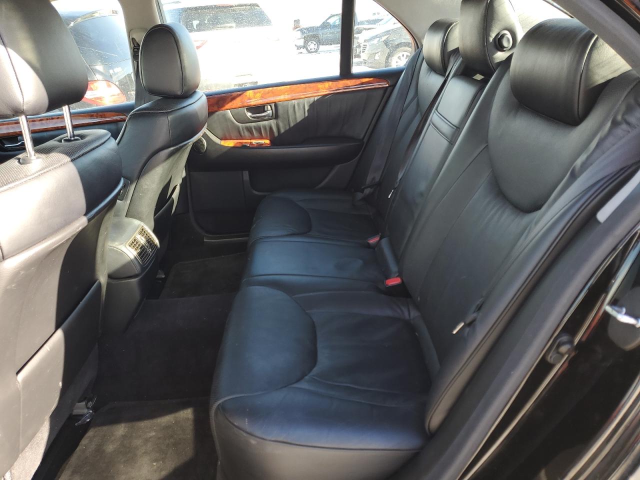 2004 Lexus LS - Image 10