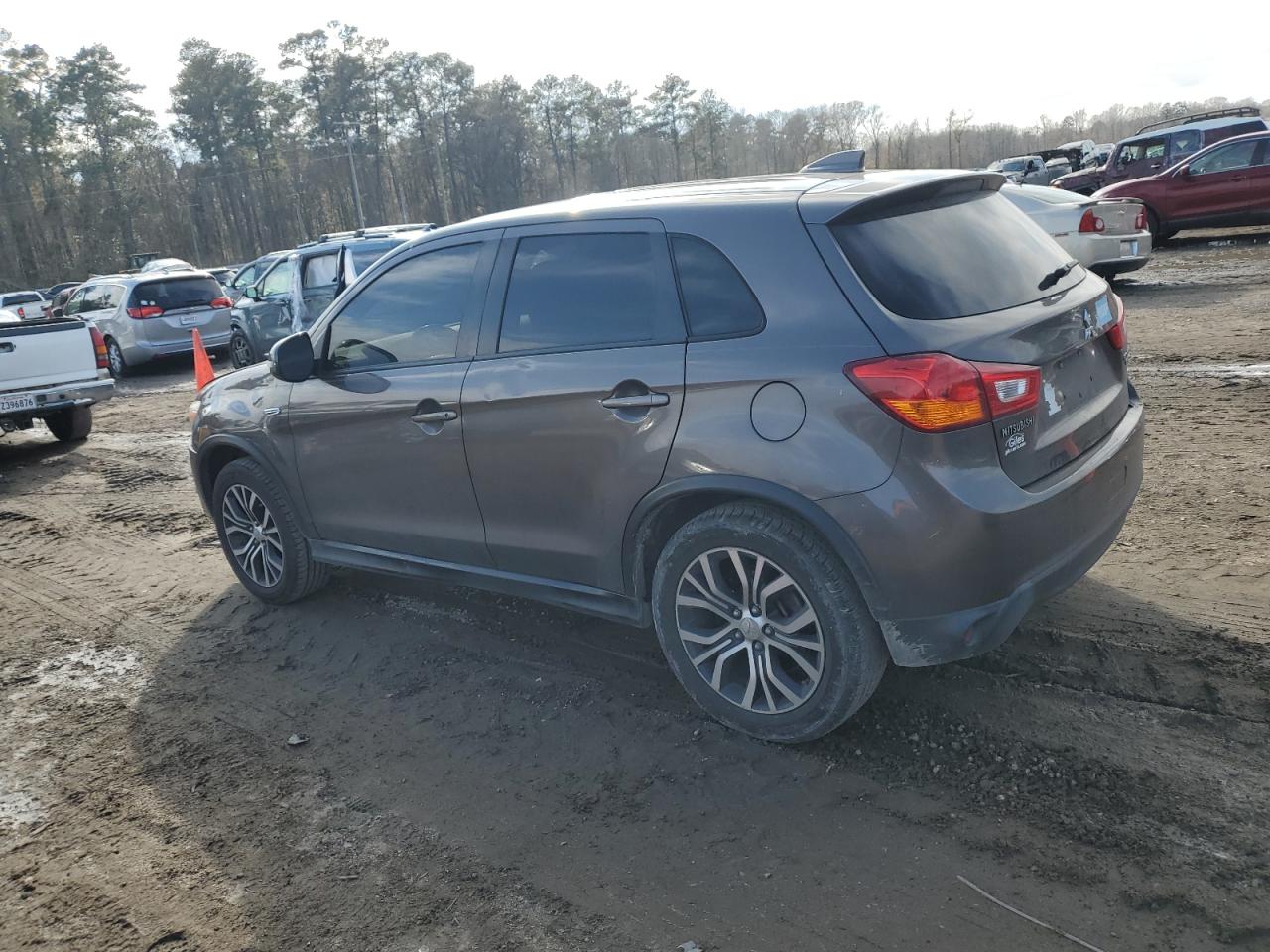 2017 Mitsubishi Outlander - Image 2