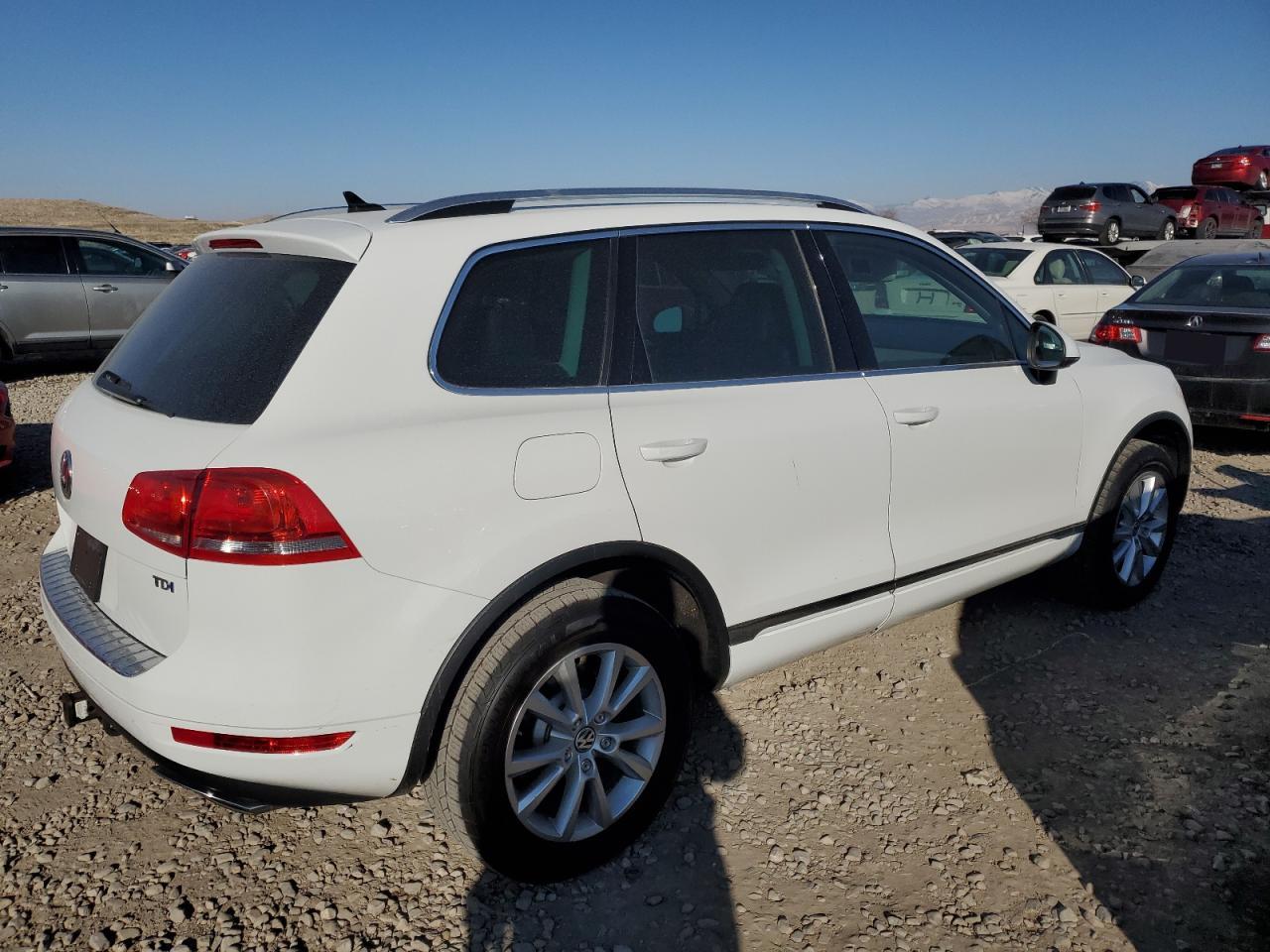 2014 Volkswagen Touareg - Image 3