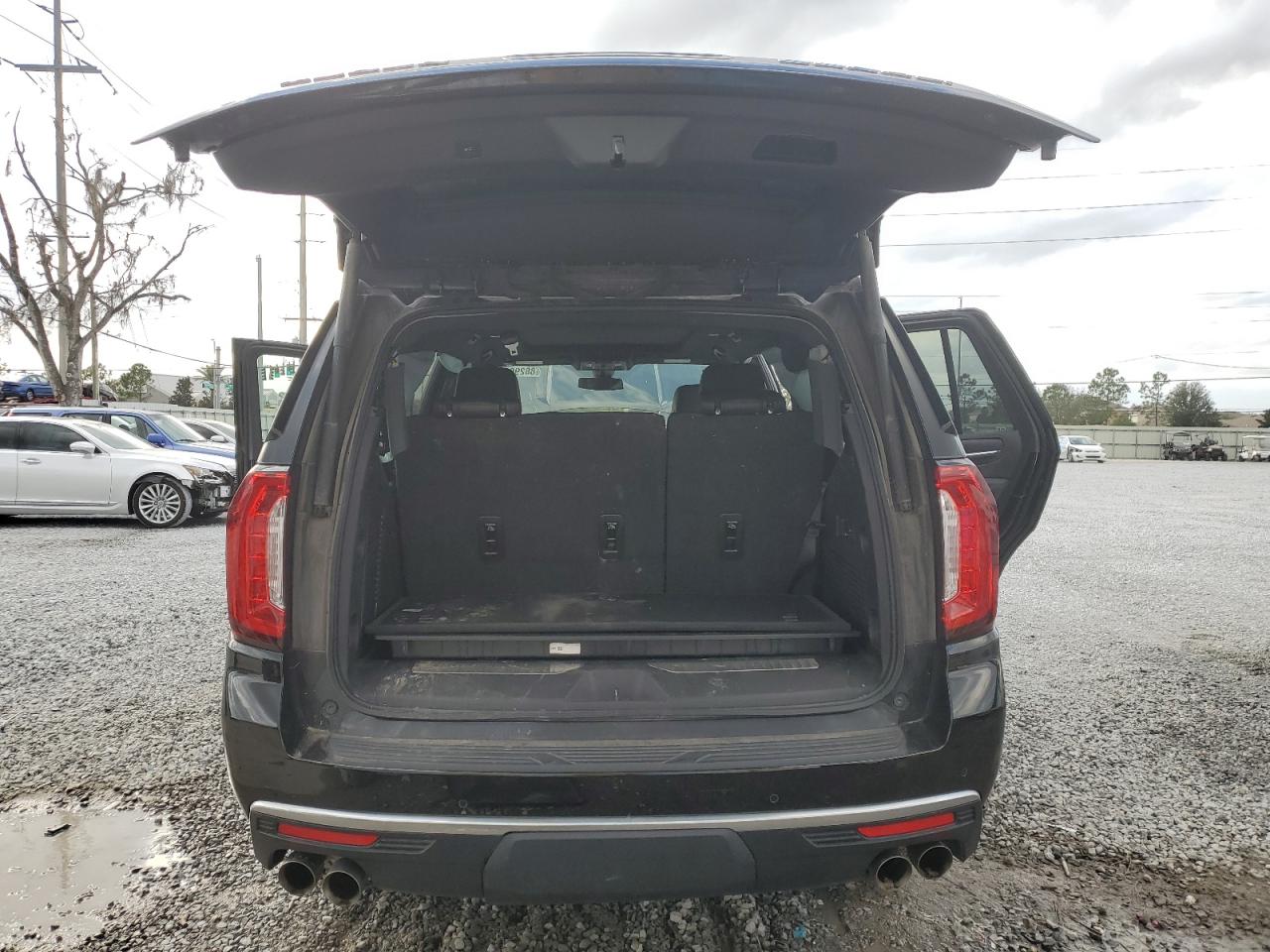 2022 GMC Yukon - Image 6