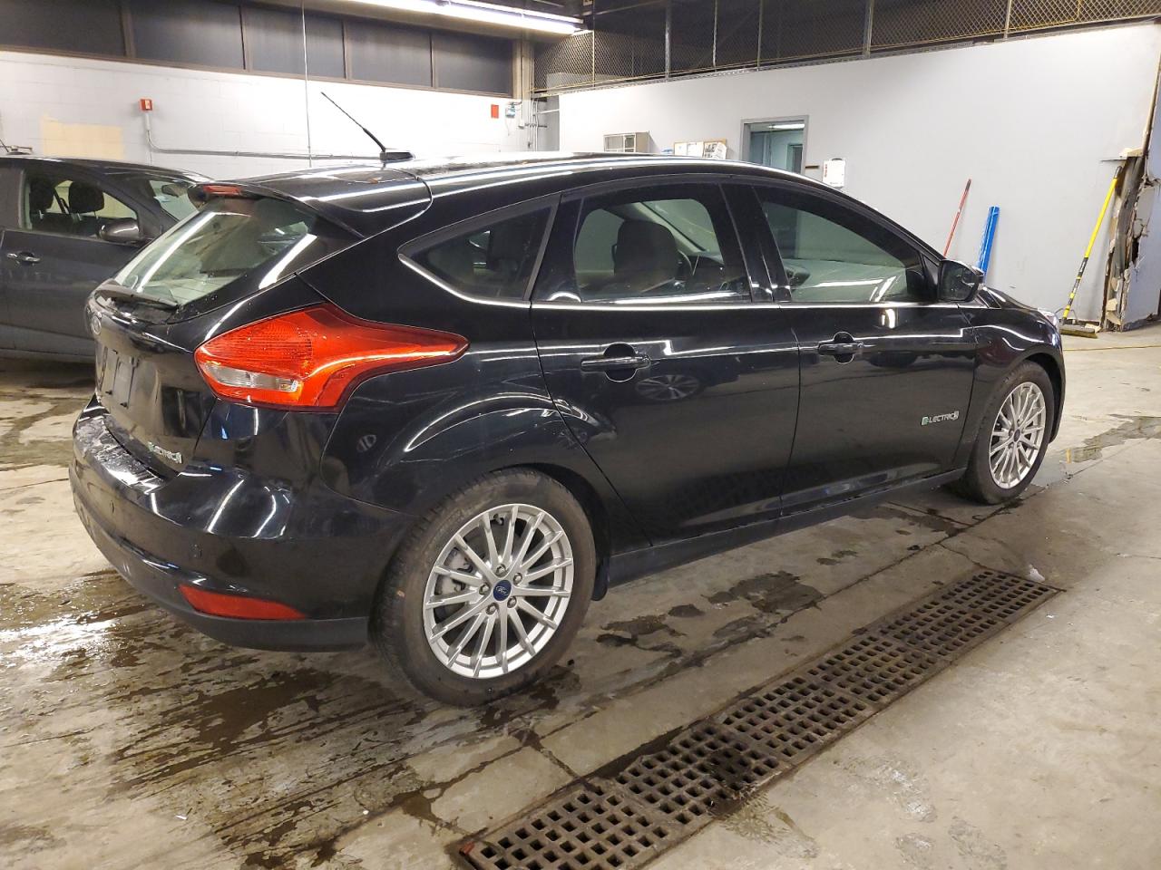 VIN 1FADP3R45FL369759 2015 FORD FOCUS no.3