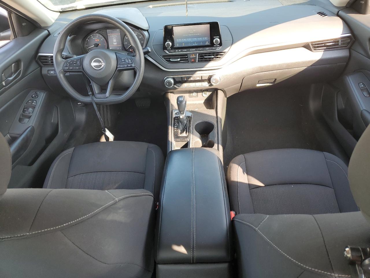 2024 Nissan Altima - Image 8