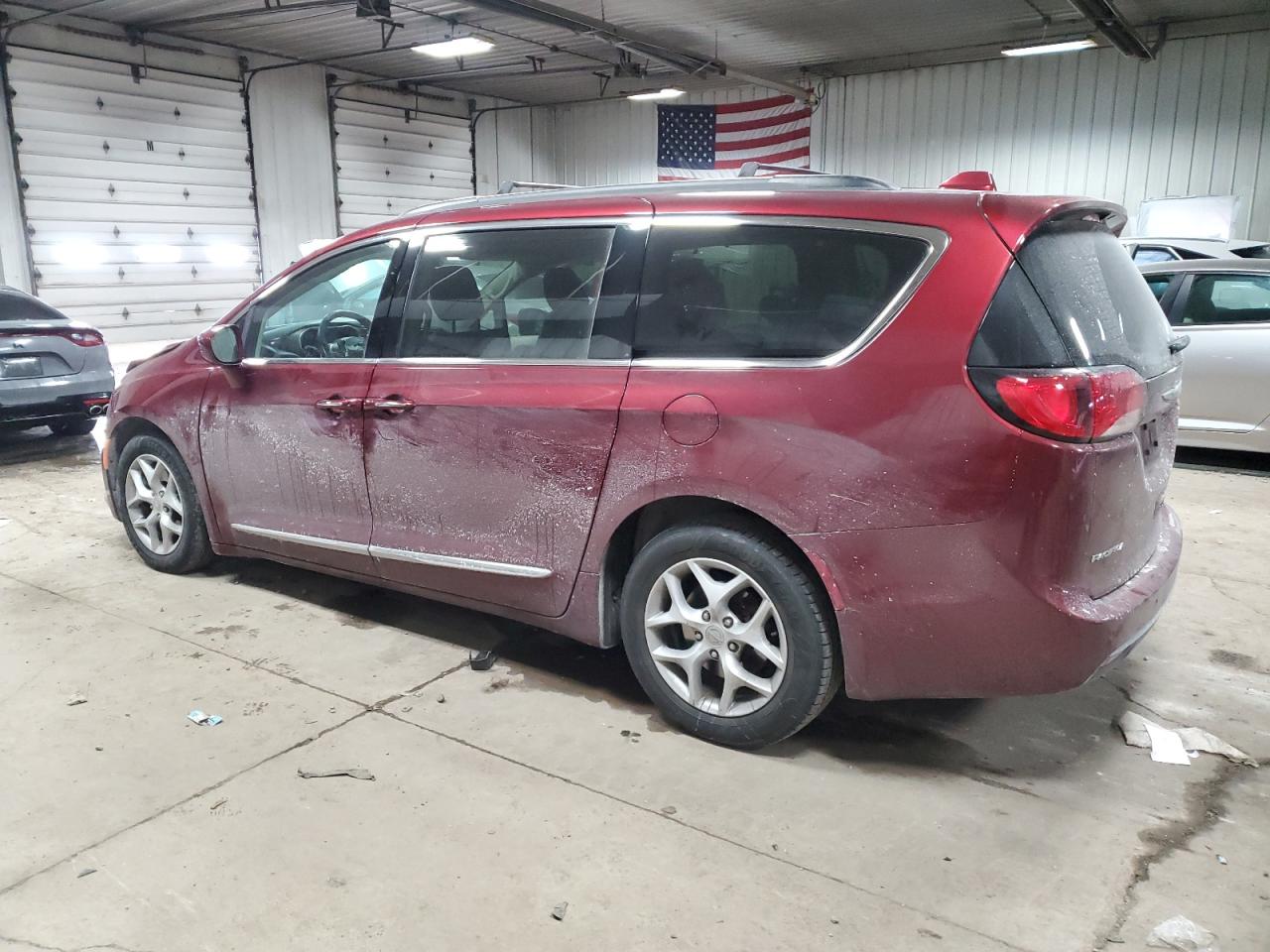 2017 Chrysler Pacifica - Image 2