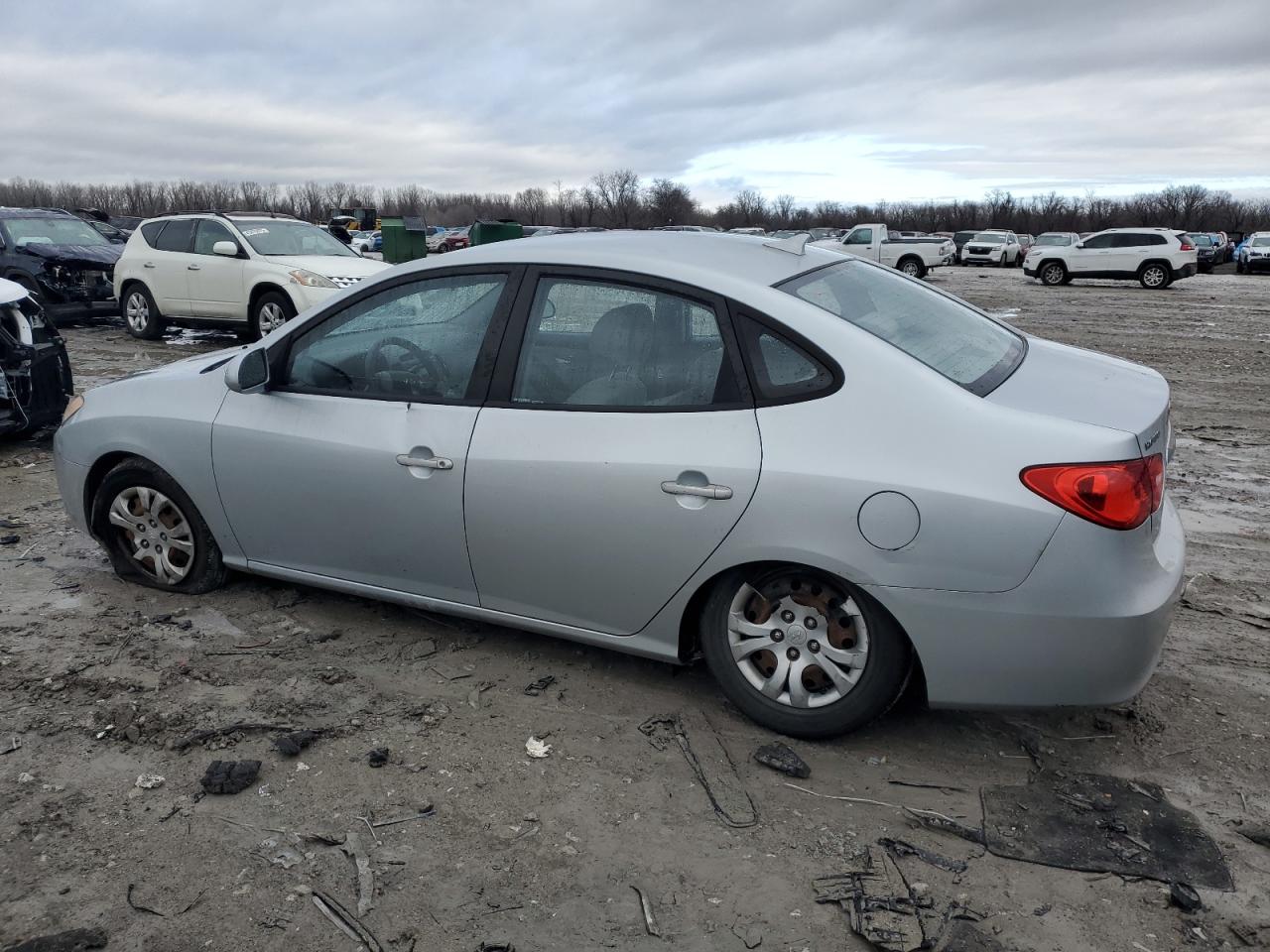 2010 Hyundai Elantra - Image 2