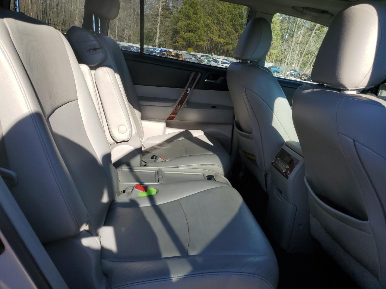 2013 Toyota Highlander - Image 11