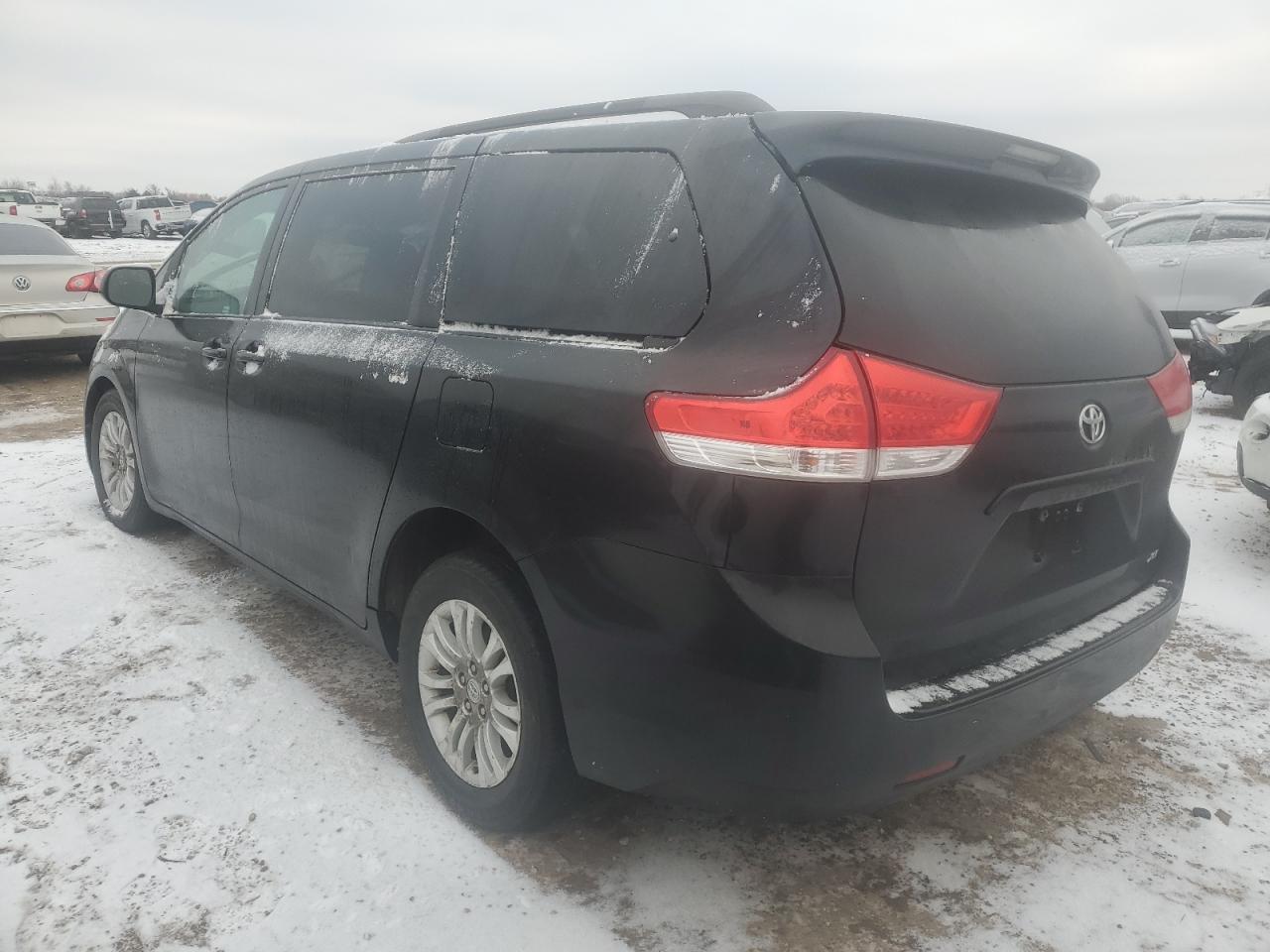 2011 Toyota Sienna - Image 2
