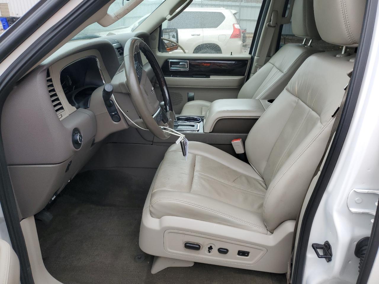 2017 Lincoln Navigator - Image 7