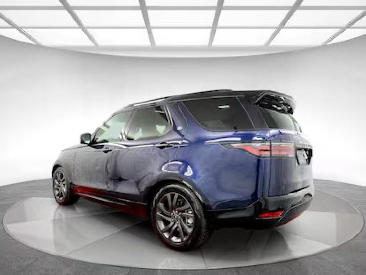 2022 Land Rover Discovery - Image 3