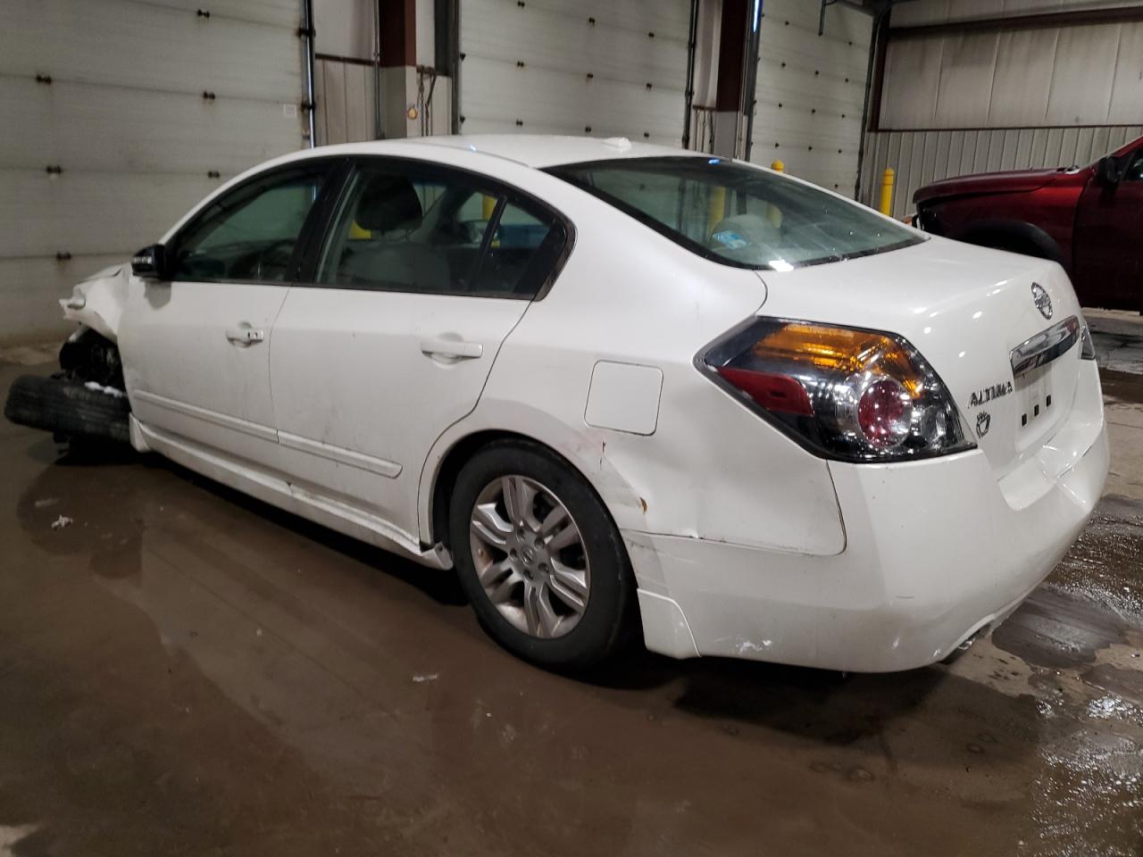 2010 Nissan Altima - Image 2