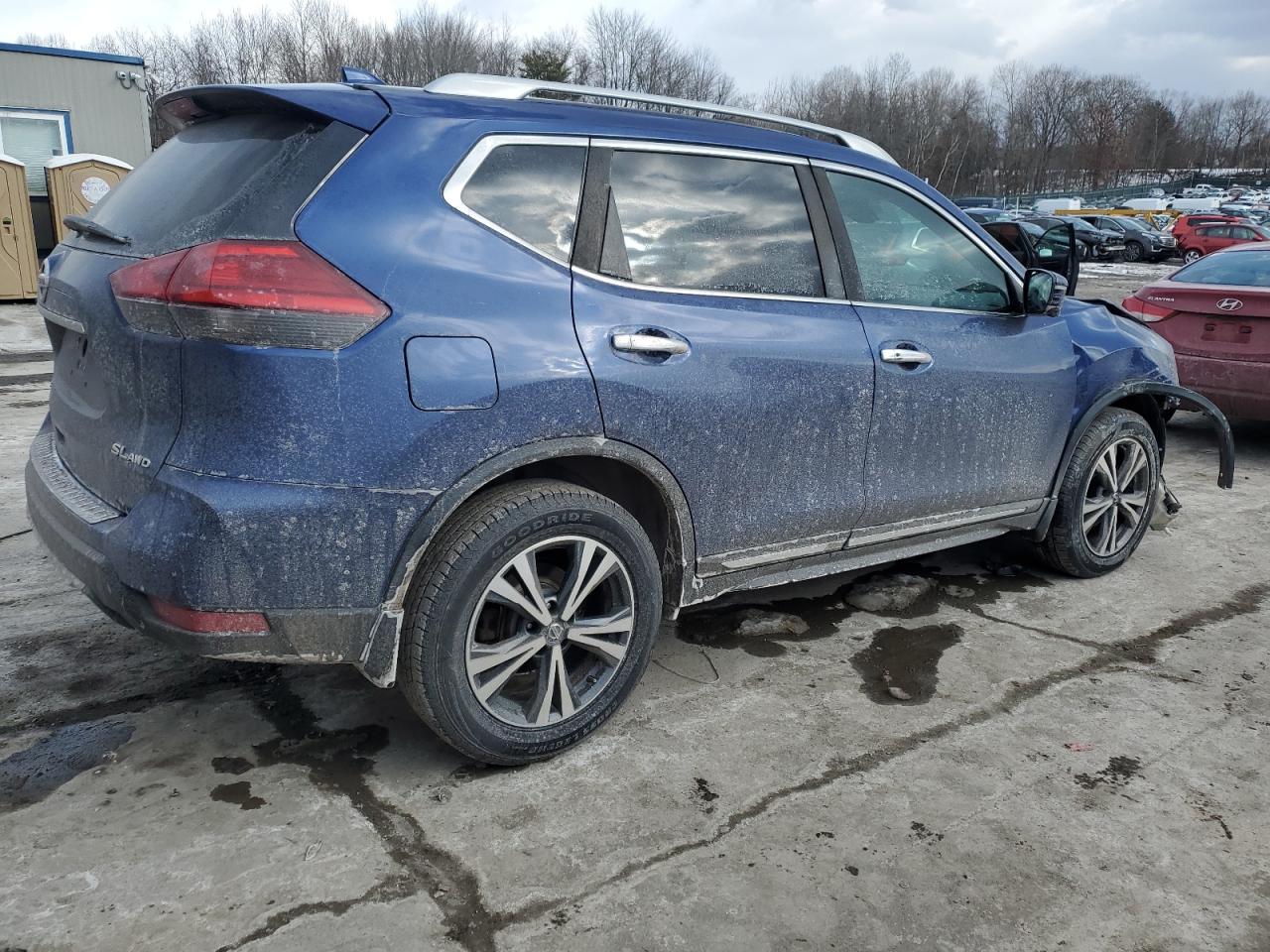 2017 Nissan Rogue - Image 3