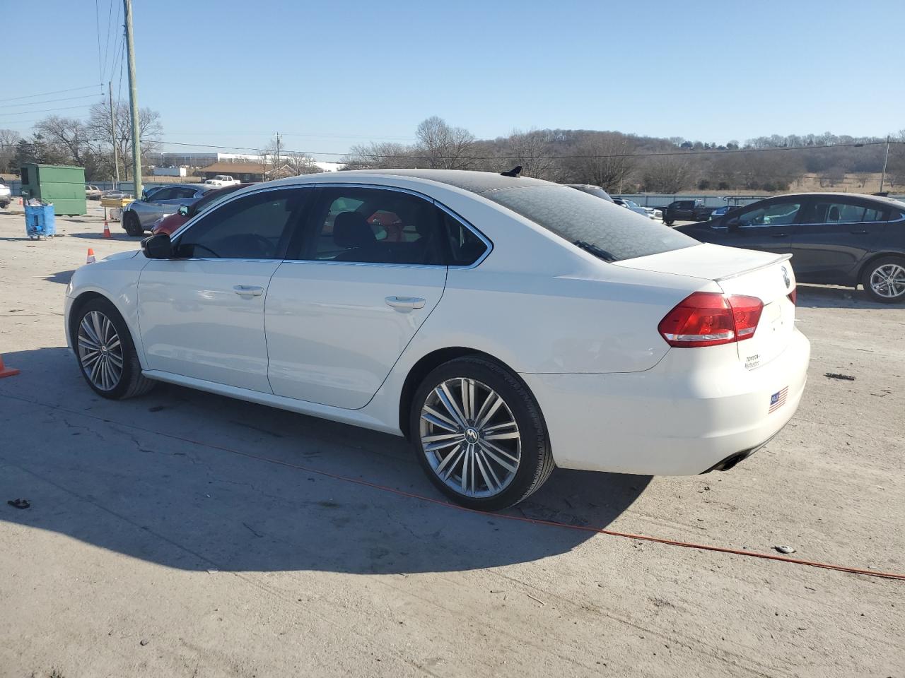 2014 Volkswagen Passat - Image 2