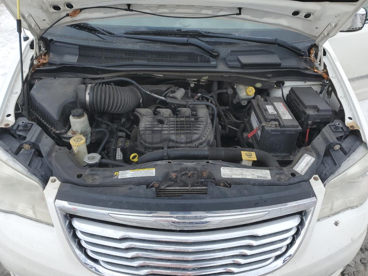 2011 Chrysler Town & Country - Image 12