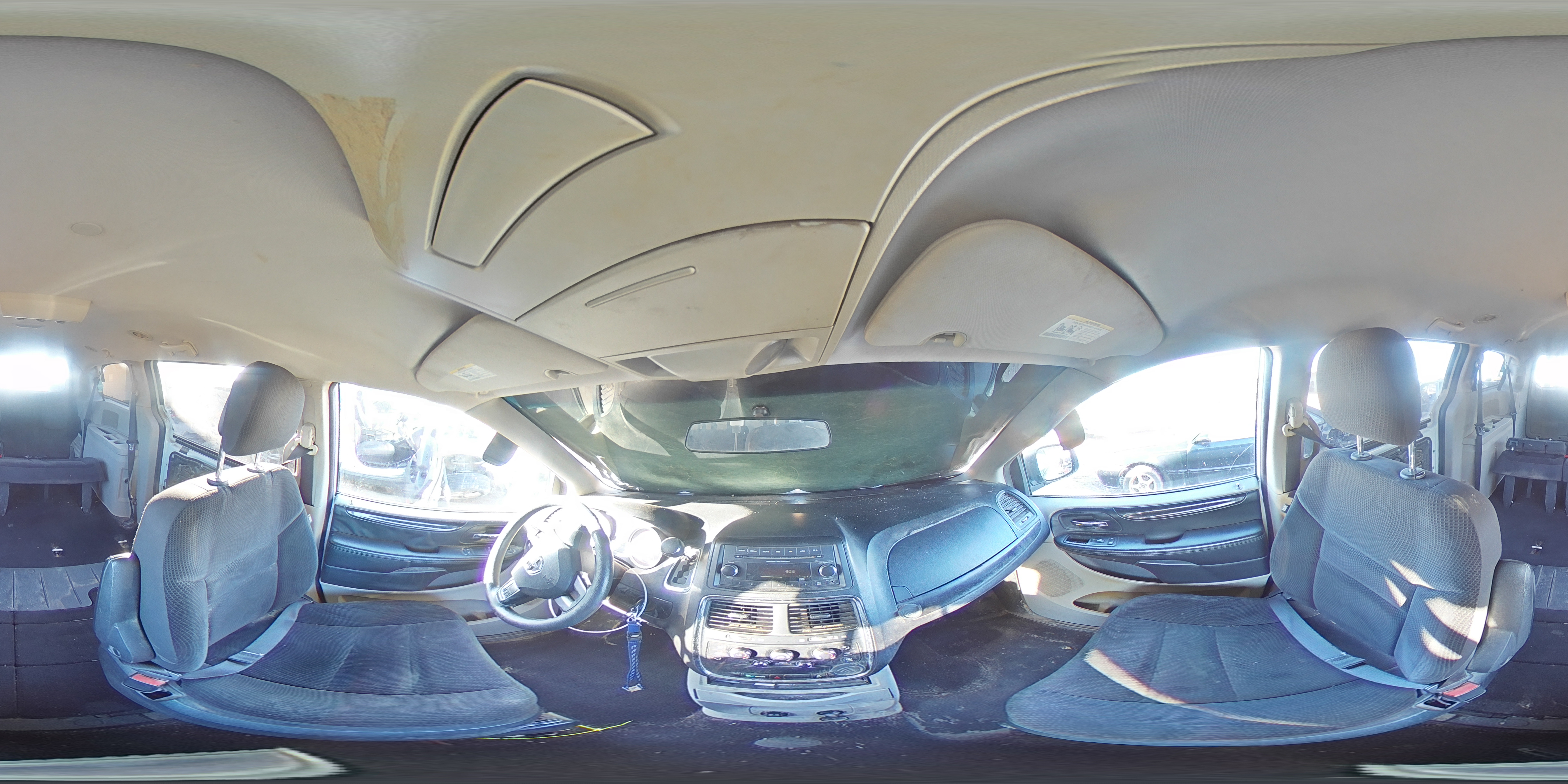 2017 Dodge Caravan - Image 14