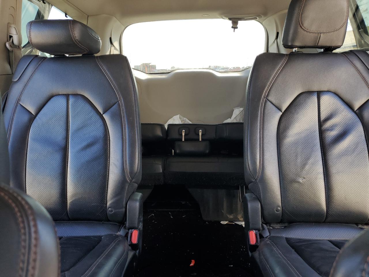 2018 Chrysler Pacifica - Image 10