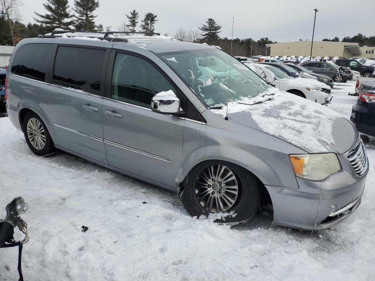 2013 Chrysler Town & Country - Image 4