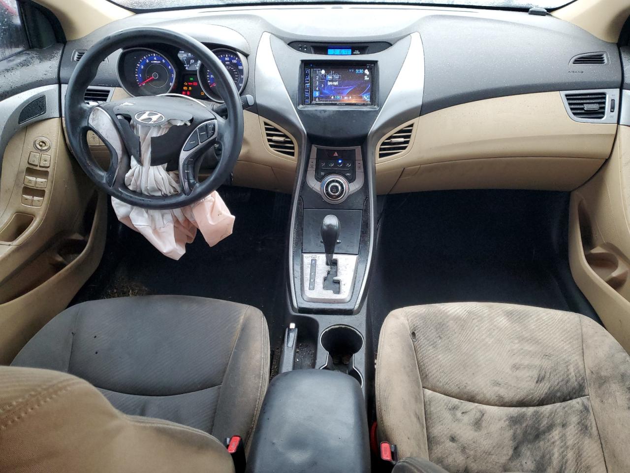 2013 Hyundai Elantra - Image 8