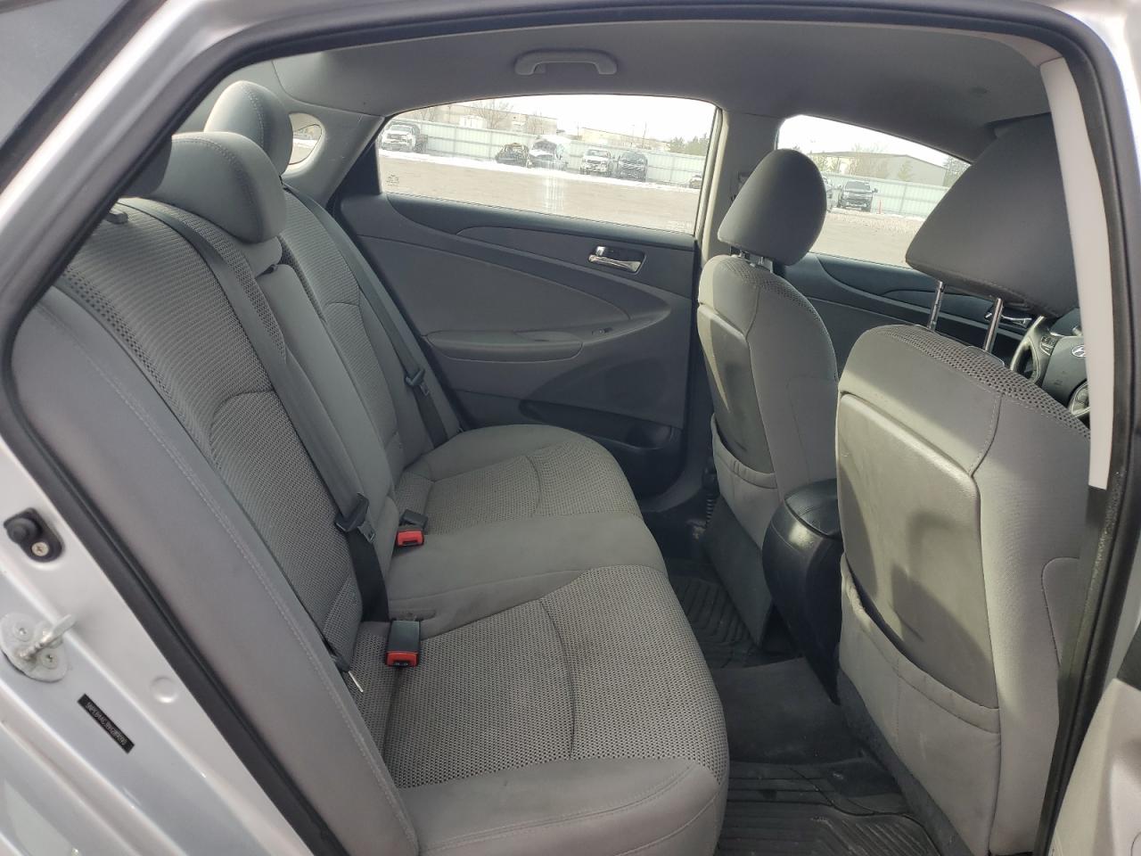 2011 Hyundai Sonata - Image 10