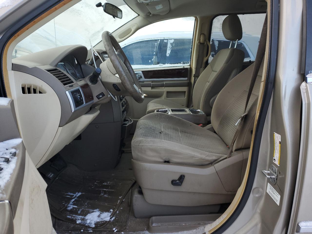 2009 Chrysler Town & Country - Image 7