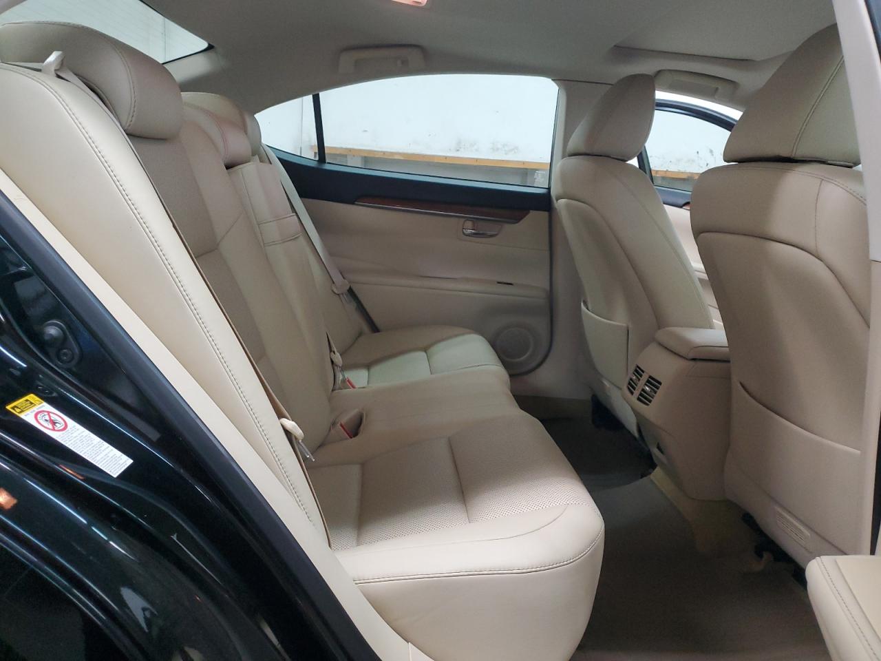 2014 Lexus ES - Image 10