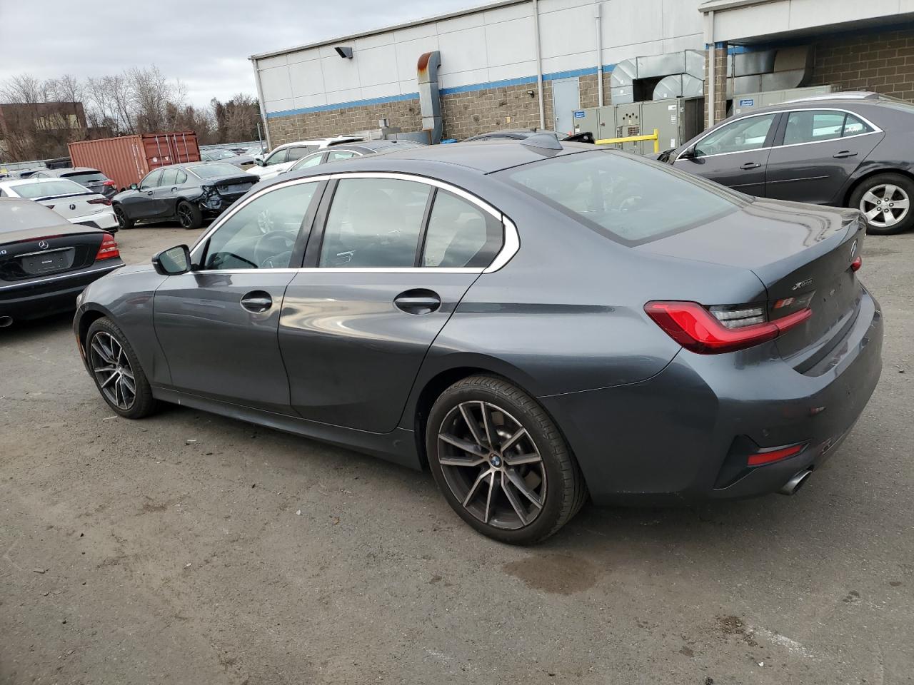 VIN WBA5R7C52KFH05796 2019 BMW 3 SERIES no.2