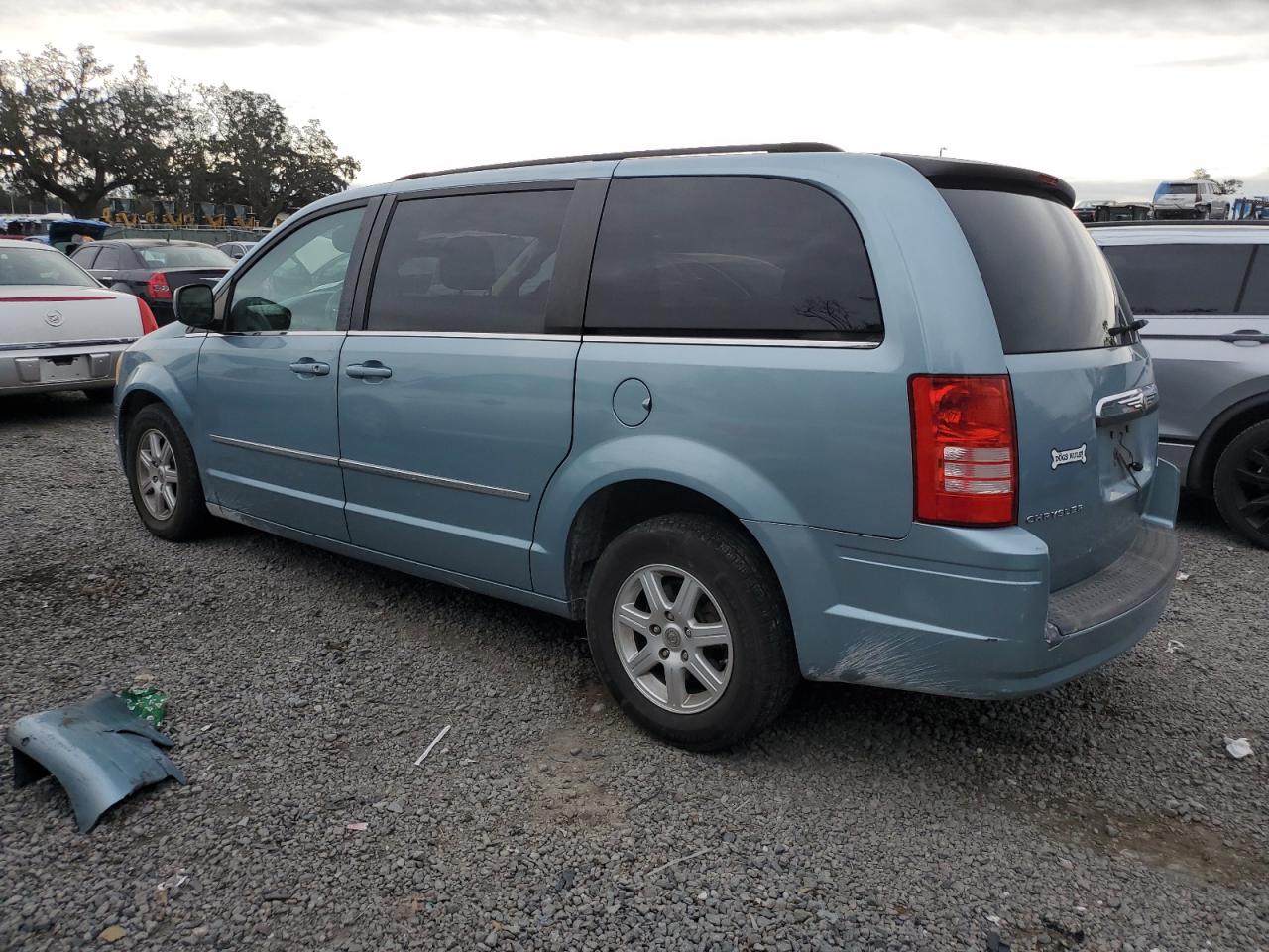 2010 Chrysler Town & Country - Image 2