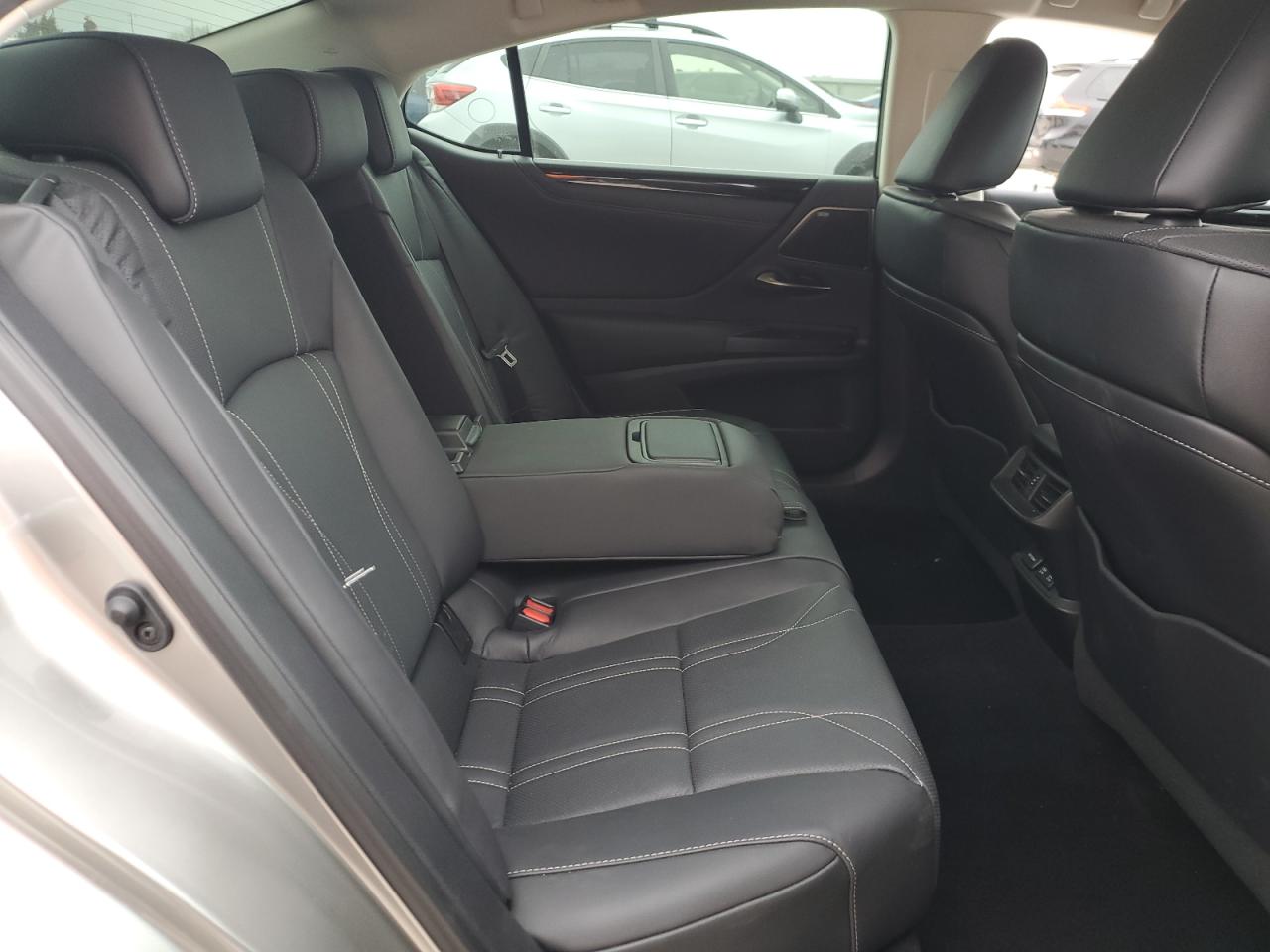 2021 Lexus ES - Image 11