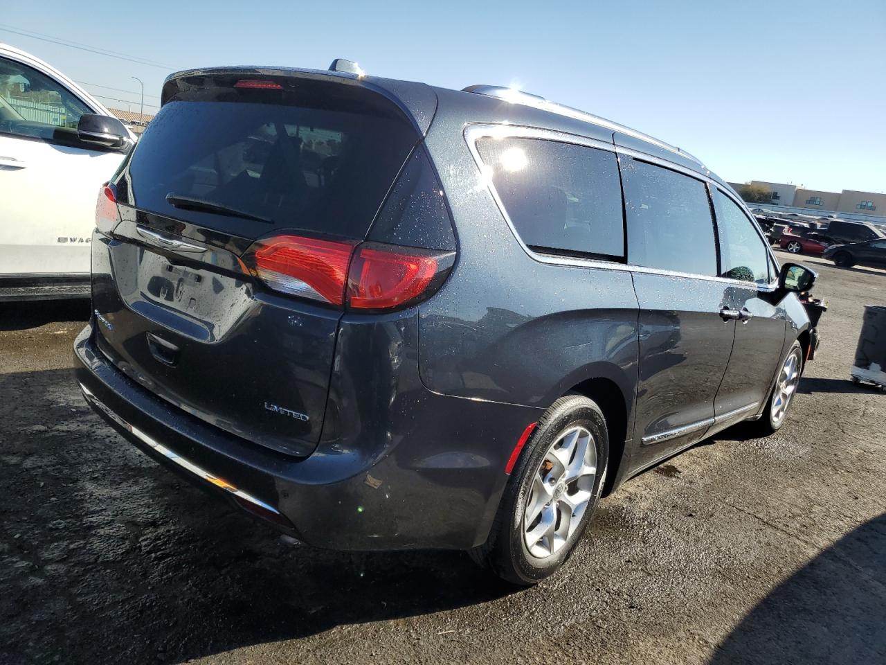 2020 Chrysler Pacifica - Image 3
