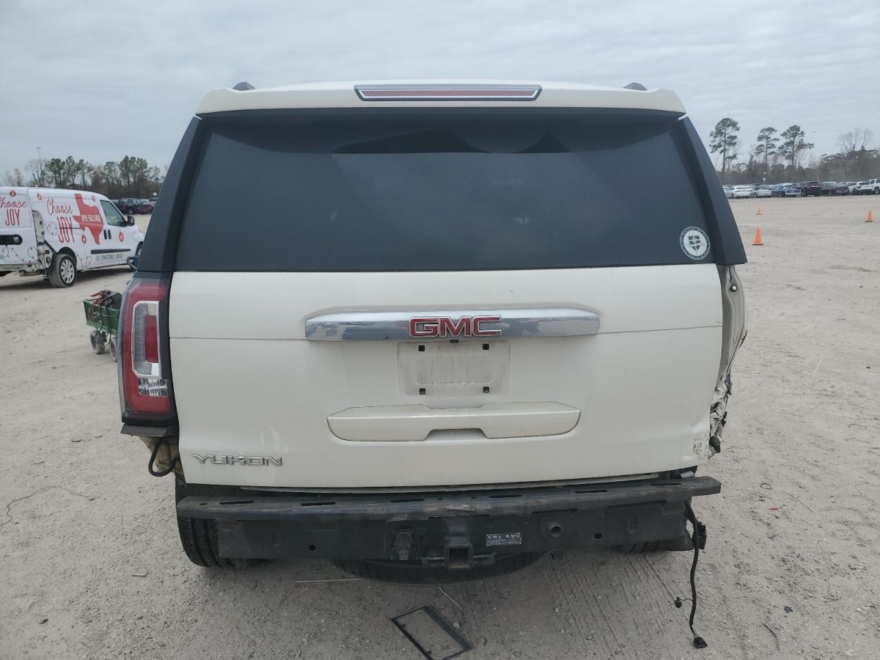 2015 GMC Yukon - Image 6