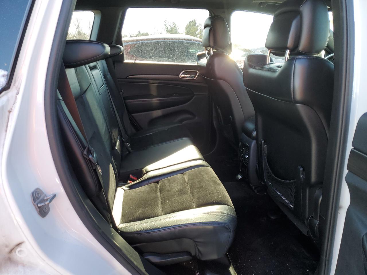 2015 Jeep Grand Cherokee - Image 11