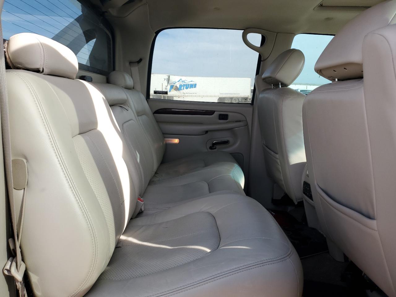 2002 Cadillac Escalade - Image 10