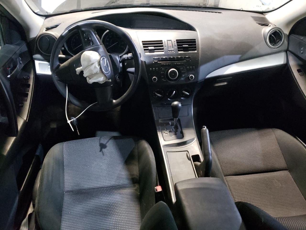 2013 Mazda 3 - Image 8