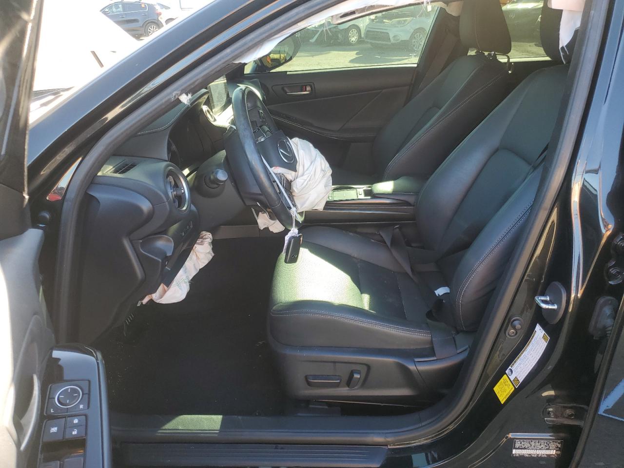 2021 Lexus IS - Image 7