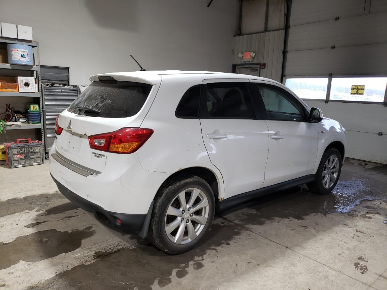 VIN 4A4AR3AU4DE011792 2013 MITSUBISHI OUTLANDER no.3