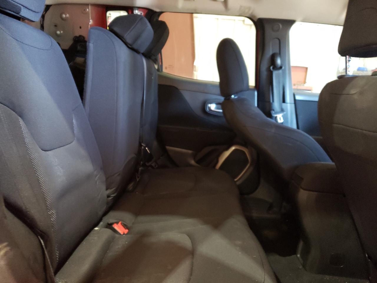 2017 Jeep Renegade - Image 11