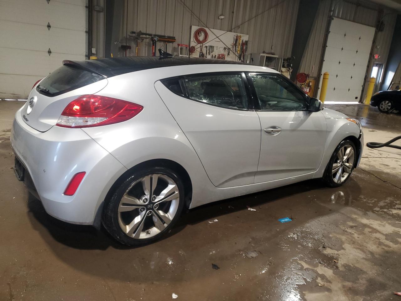 2016 Hyundai Veloster - Image 3