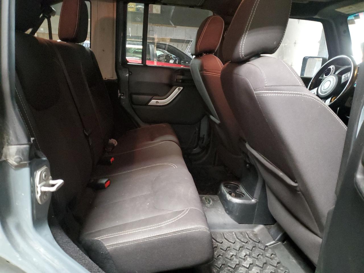 2015 Jeep Wrangler - Image 11